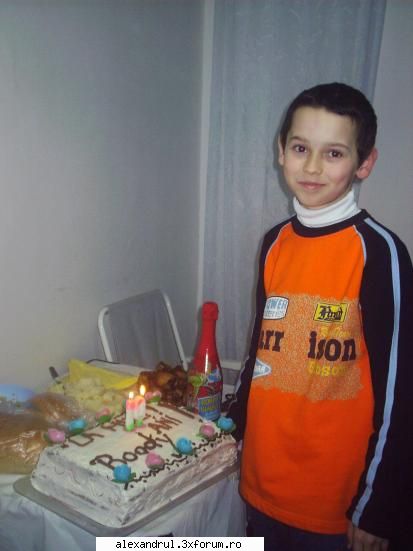 sal :hi: aici gasesti muzica romaneasca !!